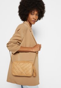 Anna Field Mala a tiracolo - beige