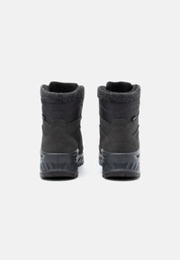 Schwarze isolierte Knöchelstiefel mit einem Obermaterial aus mattem Leder und Textil, grauem Fleece-Kragen und einer strukturierten Gummisohle.