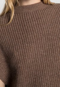 Soaked in Luxury Sweter
