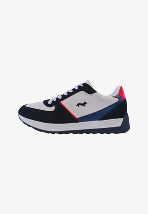 Sneakers con una combinazione di tela bianca e suede nero, con accenti rossi e blu, lacci bianchi e una suola in gomma texture. Logo sul lato.