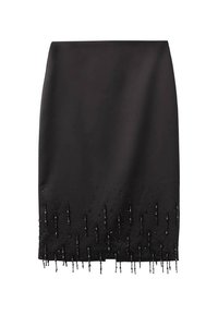 Jupe crayon noire en tissu lisse, avec une frange en perles le long de l'ourlet, créant un détail texturé et décoratif.