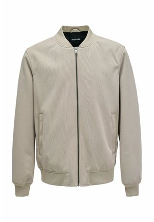Giacca bomber beige con cerniera frontale, colletto, polsini e orlo a costine, tasche laterali, etichettata "Salsa Jeans" all'interno del colletto.