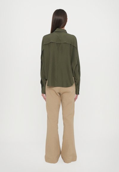 CLOSED PLEATED SHIRT - Skjortebluse - forest green