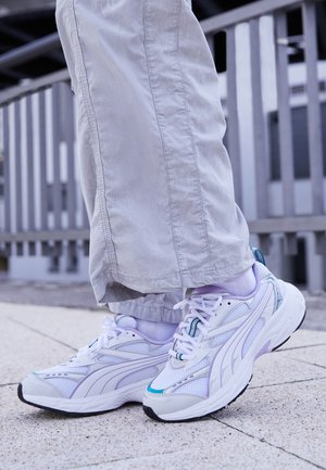 MORPHIC - Joggesko - white/vivid violet