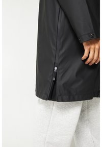 America Today Parkas - black