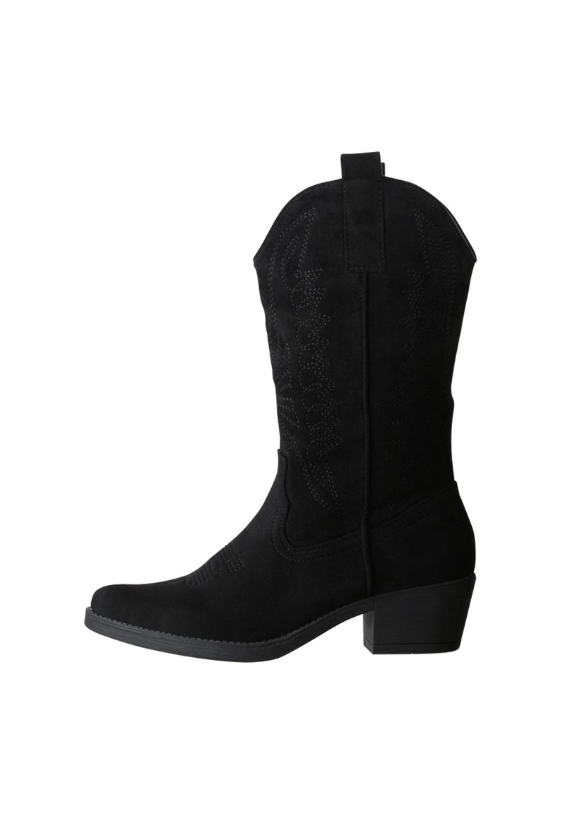 Botas de vaquero de ante negro con puntera puntiaguda, costuras decorativas, tacón reforzado y lengüeta para facilitar el uso. Diseño de tacón cuadrado.