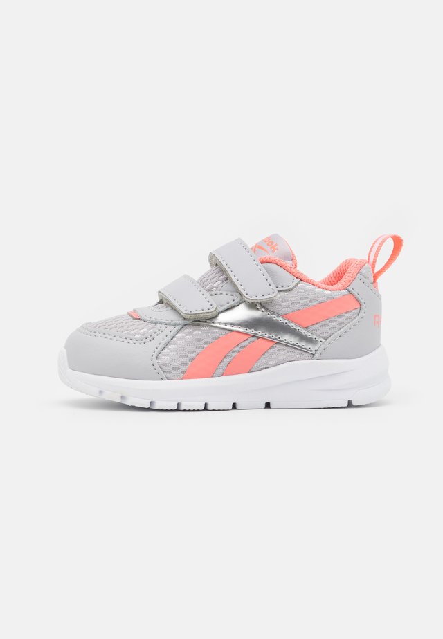 XT SPRINTER UNISEX - Laufschuh Neutral - cold grey/twisted coral/silver metallic