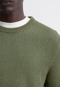 Marc O'Polo REGULAR  - Strickpullover - green goose