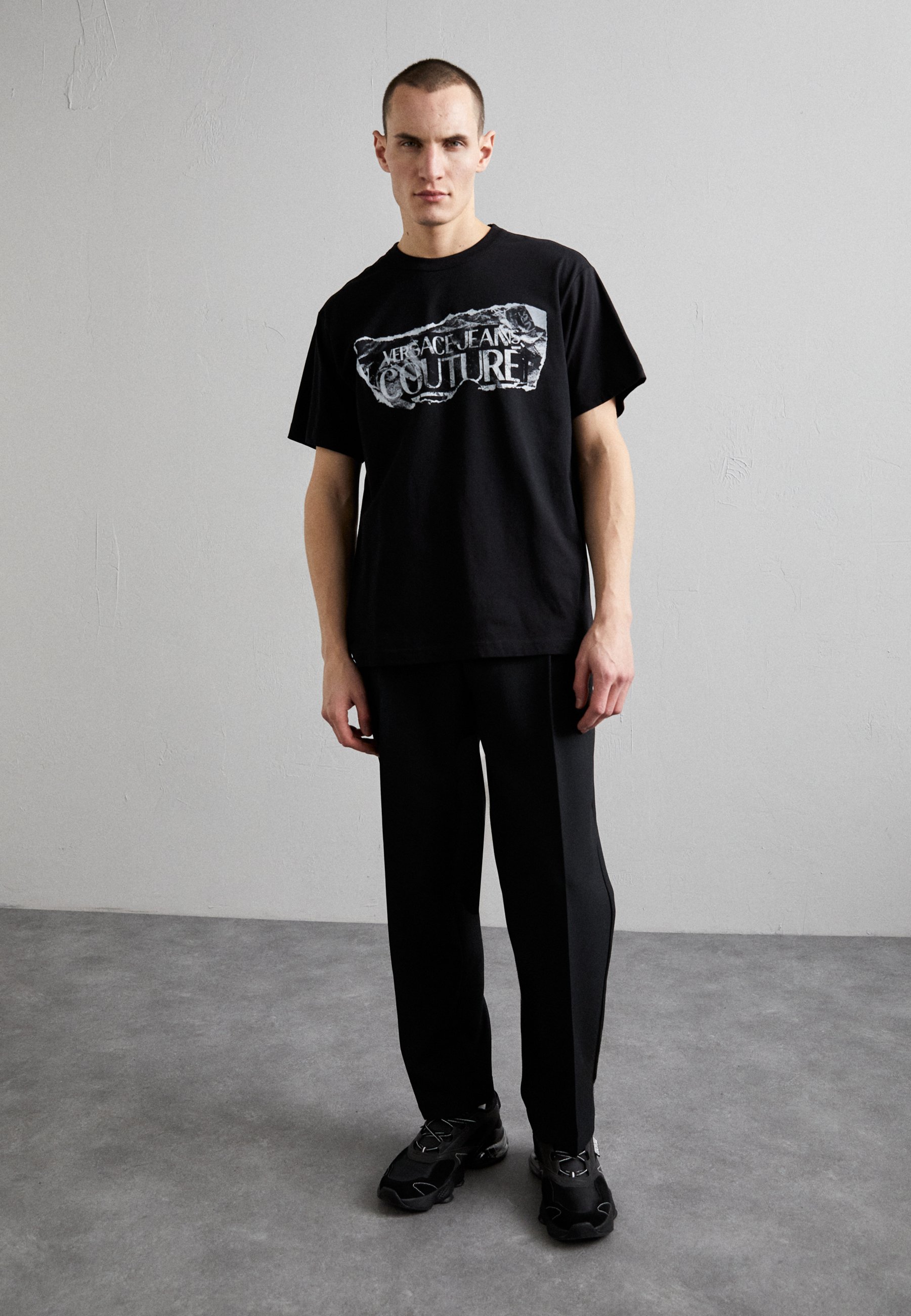 Tシャツ・カットソー VERSACE JEANS COUTURE Men T-shirt Black 78GAH615JS458 G89 VERSACE JEANS COUTURE: T-shirt men - Black | Versace Jeans