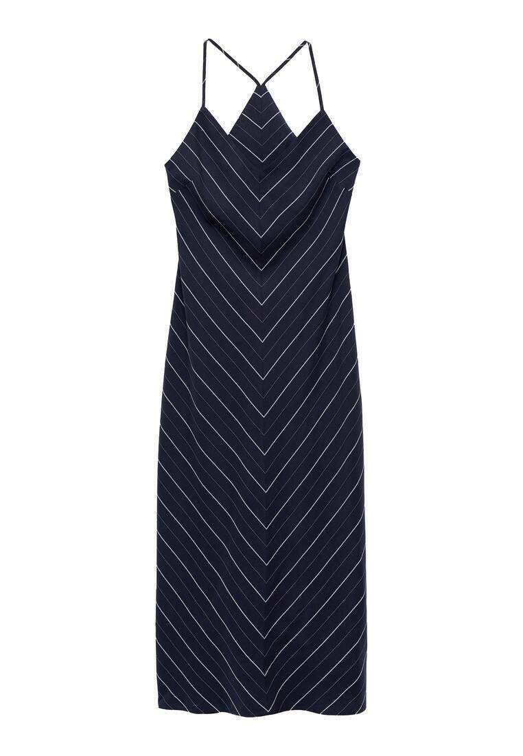 Robe sans manches bleu marine avec un décolleté en V, ornée de rayures blanches en chevron et de fines bretelles croisées dans le dos. Texture de tissu lisse.