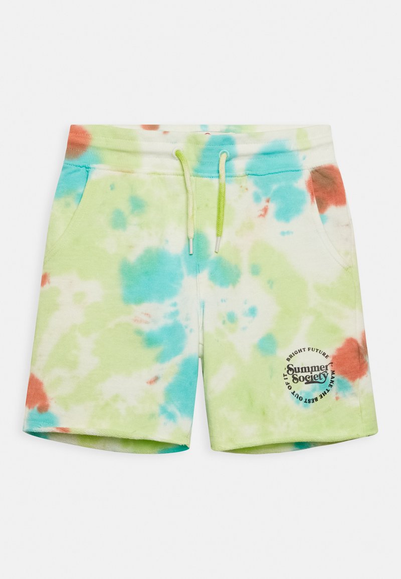 Calças curtas tie-dye em tons de verde, azul e laranja. Tecido macio, cintura elástica com cordão e bolsos laterais. Apresenta um logótipo na coxa esquerda.