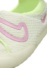 Nike Performance UNISEX - Utcai futócipők - coconut milk/pink rise-white-barely volt