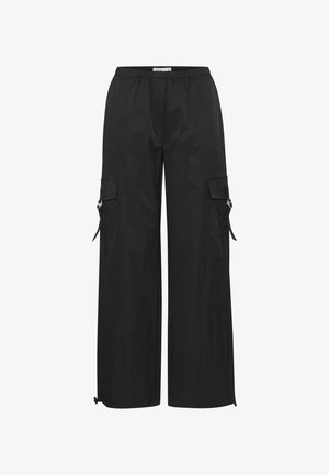 Zwarte cargobroek van lichtgewicht stof, met een losse pasvorm, elastische tailleband, zijzakken en verstelbare boorden.
