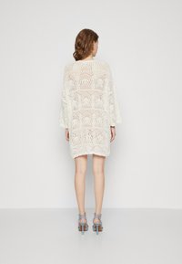 ONLY ONLBEACHIE LIFE LOOSE O NECK  - Vestido de punto - cloud dancer