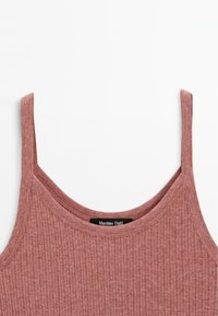 Top in cotone rigato color bordeaux con spalline sottili e scollatura rotonda, caratterizzato da una texture sottile e un'etichetta con "Massimo Dutti" all'interno.