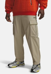 UNSTOPPABLE TEXTURED WOVEN - Pantalones cargo - city khaki