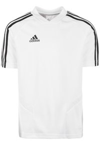 Bílá sportovní košile Adidas s černými pruhy na krátkých rukávech a logem Adidas na hrudi, vyrobená z prodyšného materiálu.