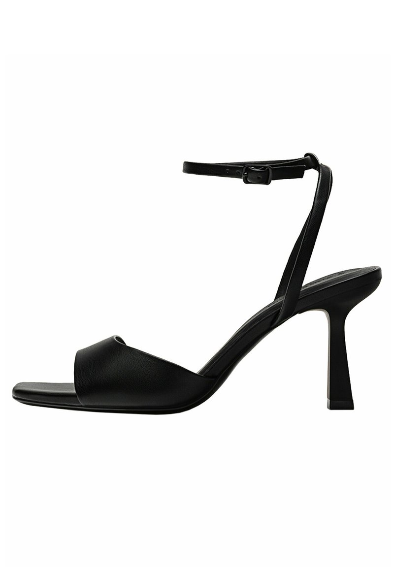 Stradivarius WIDE FIT WITH PADDED STRAP Sandals black Zalando.de