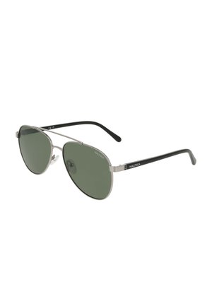 Silberne Metall-Aviator-Sonnenbrille mit dunkelgrünen Gläsern und schwarzen Bügeln, die an den Scharnieren mit "Nautica" gebrandet sind.