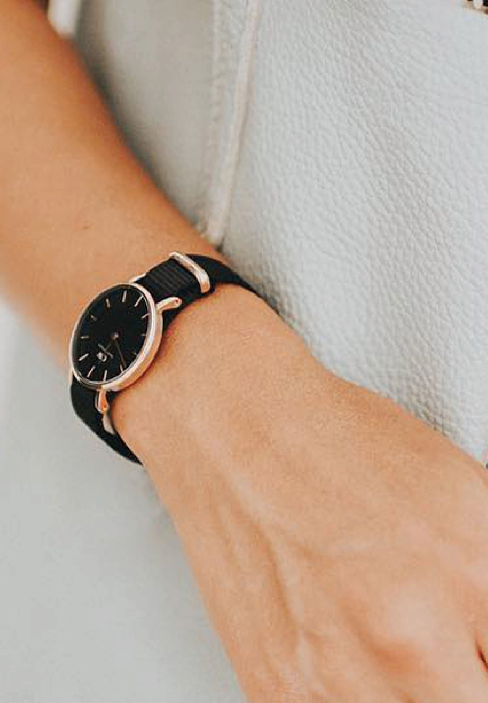 Daniel Wellington Petite Cornwall 28mm 5e6f3f826c66ae38f777.jpg main image 3