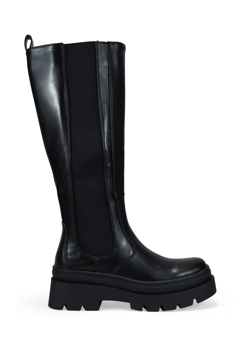 Bota de cuero negra hasta la rodilla con panel lateral elástico y suela gruesa de tracción, diseñada para uso casual o al aire libre.