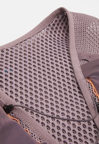 Salomon ACTIVE SKIN 4 WOMEN SET - Ūdens mugursoma - quail/moonscape/sun baked