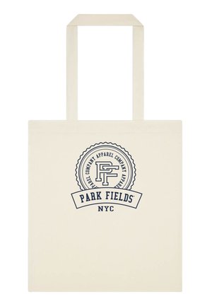 Beige boodschappentas met lange handgrepen en een rond logo met de tekst "Park Fields NYC" en "Apparel Company" in donkerblauw.