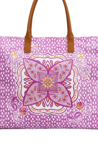Borsa a tracolla con motivo rosa e bianco, caratterizzata da un design floreale, manici in pelle marrone e dettagli intricati su tutto il tessuto.