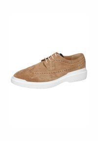 Scarpa in scamosciato beige con suola in gomma bianca, caratterizzata da dettagli perforati e lacci a contrasto. Punta arrotondata e design minimal.