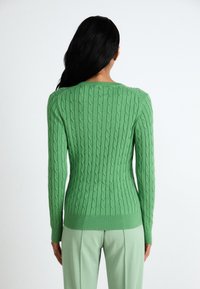 GANT STRETCH CABLE V-NECK - Pulover - seacrest green