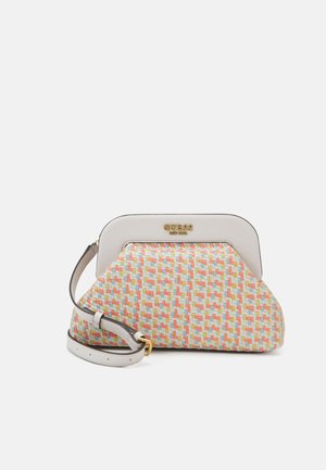 Kleine Guess-Handtasche mit weißen Lederapplikationen, pastellfarbenem mehrfarbigem gewebtem Muster und verstellbarem weißen Lederriemen mit goldener Schnalle.