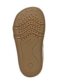 Suela de zapato de goma marrón con patrones texturizados, ranuras y agujeros de ventilación, con la marca "GEOX" y la información de tamaño visible.