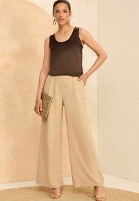 Love & Roses REGULAR FIT - Palaidinė - brown
