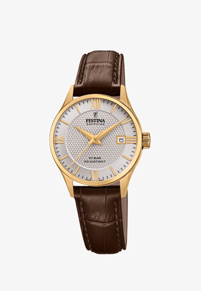 Hodinky Festina se zlatým pouzdrem, texturovaným stříbrným ciferníkem, zlatými římskými číslicemi, hnědým koženým řemínkem, okénkem s datem a vodotěsností do 10 barů.