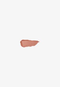 Campione di rossetto liquido in un morbido colore nude con una texture cremosa, caratterizzato da una finitura liscia e leggermente lucida su uno sfondo bianco.
