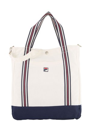 Biała płócienna torba na ramię z granatowym spodem, paski na uchwytach w kolorze niebiesko-czerwono-białym, przednia kieszeń na zatrzask oraz mała naszywka z logo FILA.