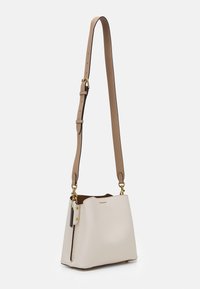 COACH WILLOW BUCKET BAG IN COLORBLOCK - Rankinė - chalk/multi