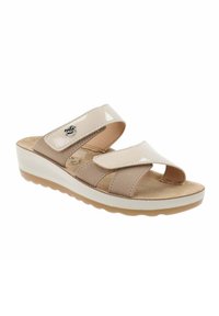 Sandali di un leggero beige con due cinturini in velcro, dettagli lucidi e una soletta imbottita. Suola a zeppa arrotondata in bianco e marrone con battistrada testurizzato.