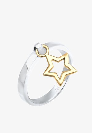 Ehering aus Sterlingsilber mit einem glänzenden goldenen Sternanhänger. Der Ring ist glatt mit einem abgerundeten Band und einem markanten Sternanhänger.