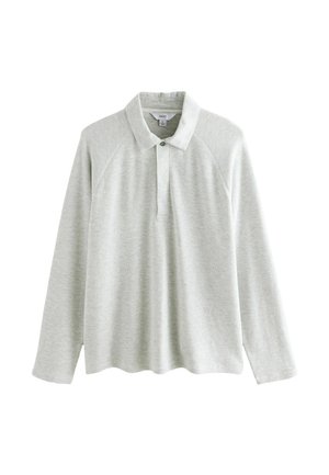 Svetlo siva polo majica s dolgimi rokavi, z rebrastim ovratnikom, gumbasto zapenjanje in raglan rokavi. Mehak material z rahlo teksturo.