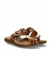 Chanclas de estampado de leopardo con acentos dorados y marrones, que cuentan con una tira ancha y herrajes circulares, sobre una suela texturizada marrón.