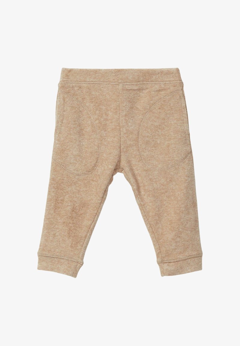 Pantalon en tissu doux beige avec une finition texturée, doté de deux poches arrière et d'ourlets retroussés pour un ajustement près du corps.