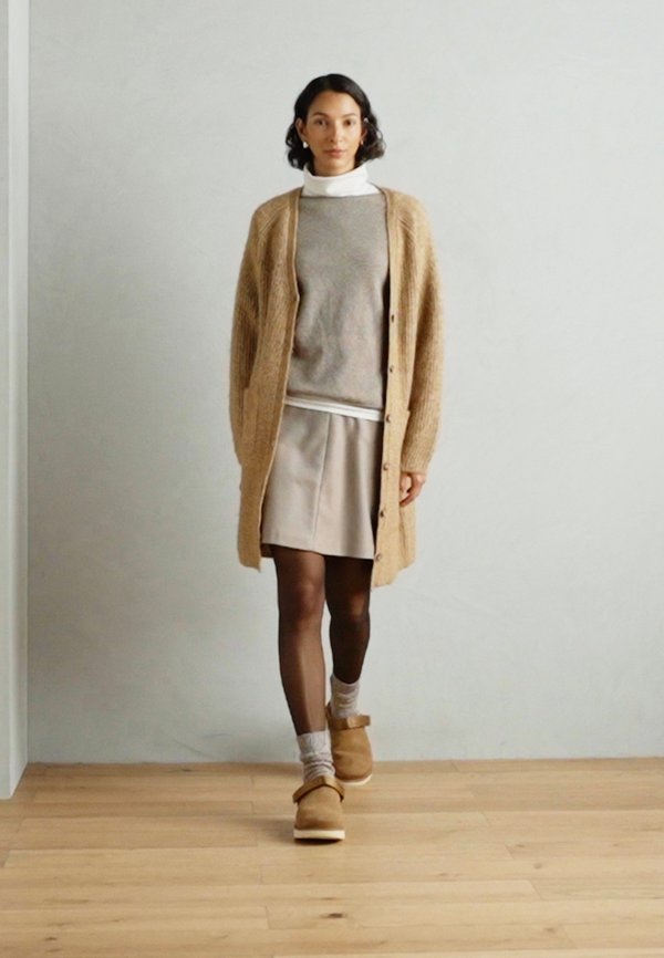 GOLDENSTAR - Slippers - chestnut3