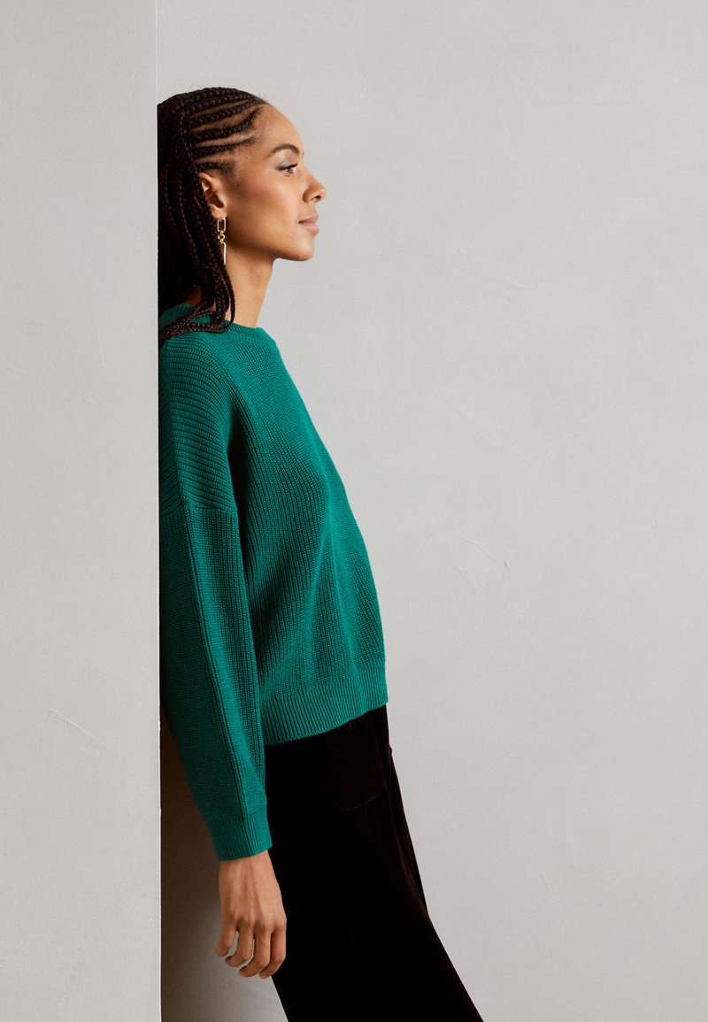 Anna Field Strikkegenser - green