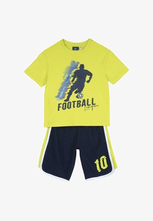 Set a tema calcistico con t-shirt di cotone giallo brillante con design grafico blu e pantaloncini blu navy con rifiniture bianche e numero "10".