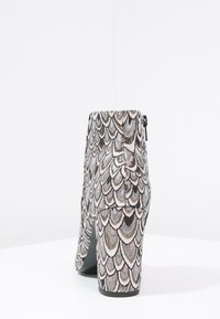 Miss Selfridge Botines bajos - silver-coloured