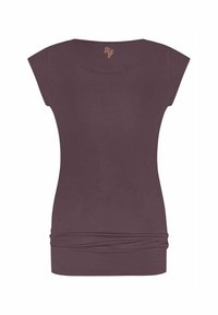 Lila enganliegendes T-Shirt mit kurzen Ärmeln, rundem Ausschnitt, gerafftem unteren Saum und dezentem Logosticker am Hals. Glatte Stofftextur.