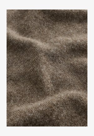 Barna gyapjúszövet texturált felülettel, puha, finom rostokkal és árnyalatában enyhe eltérésekkel, ideális ruházathoz vagy kiegészítőkhöz.