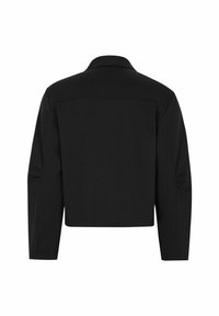 Zwarte cropped jas met lange mouwen, getailleerde snit en gestructureerde schouders. Gemaakt van gladde stof met subtiele stiksels.