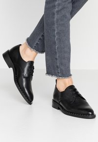 Bianco Derbies - black